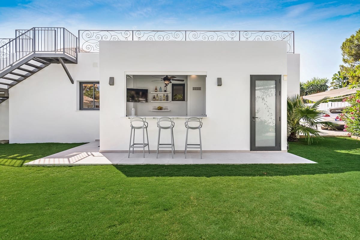 Chalet de 4 habitaciones en Guadalmina en venta con piscina garaje - 1.595.000 € (Ref: 9891882)