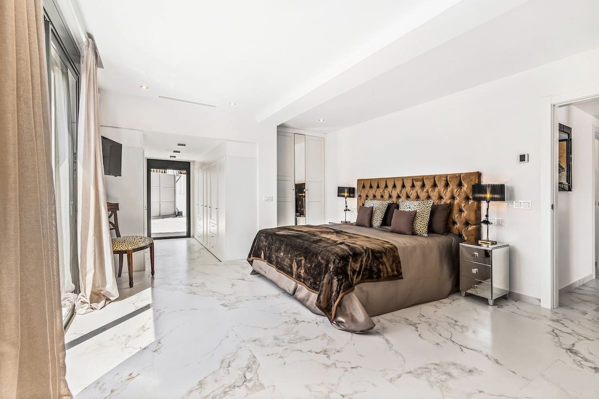 Chalet de 4 habitaciones en Guadalmina en venta con piscina garaje - 1.595.000 € (Ref: 9891882)