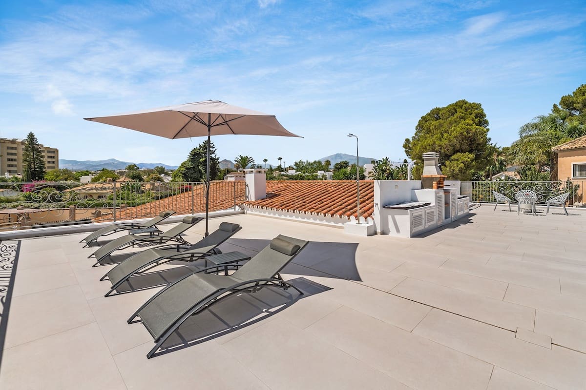 Chalet de 4 habitaciones en Guadalmina en venta con piscina garaje - 1.595.000 € (Ref: 9891882)