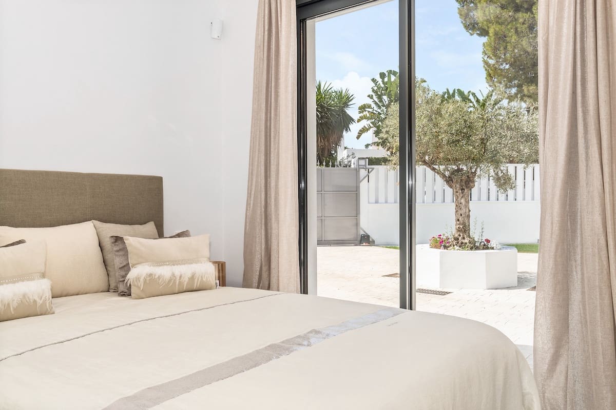 Chalet de 4 habitaciones en Guadalmina en venta con piscina garaje - 1.595.000 € (Ref: 9891882)