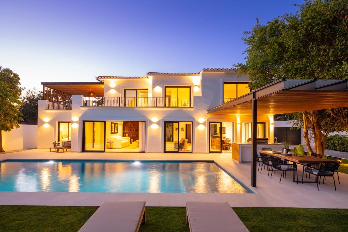 4 soverom Villa til salgs i Puerto Banus med svømmebasseng garasje - € 3 250 000 (Ref: 9891885)
