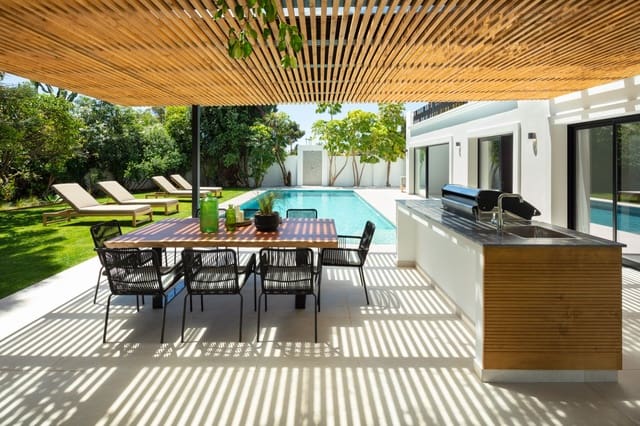 4 soverom Villa til salgs i Puerto Banus, Marbella med svømmebasseng garasje - € 3 250 000 (Ref: 9891885)