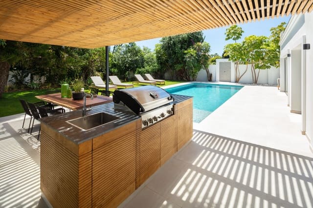 4 soverom Villa til salgs i Puerto Banus, Marbella med svømmebasseng garasje - € 3 250 000 (Ref: 9891885)