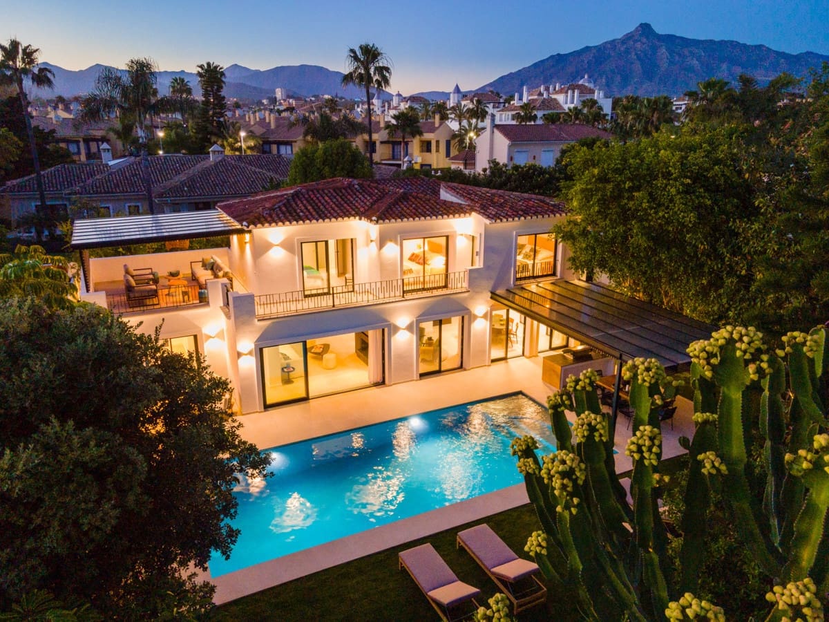 4 soverom Villa til salgs i Puerto Banus med svømmebasseng garasje - € 3 250 000 (Ref: 9891885)