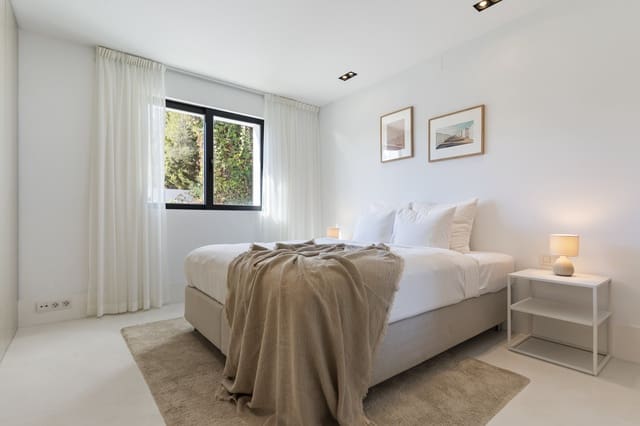5 bedroom Villa for sale in Aloha Golf, Marbella with pool garage - € 2,650,000 (Ref: 9891886)