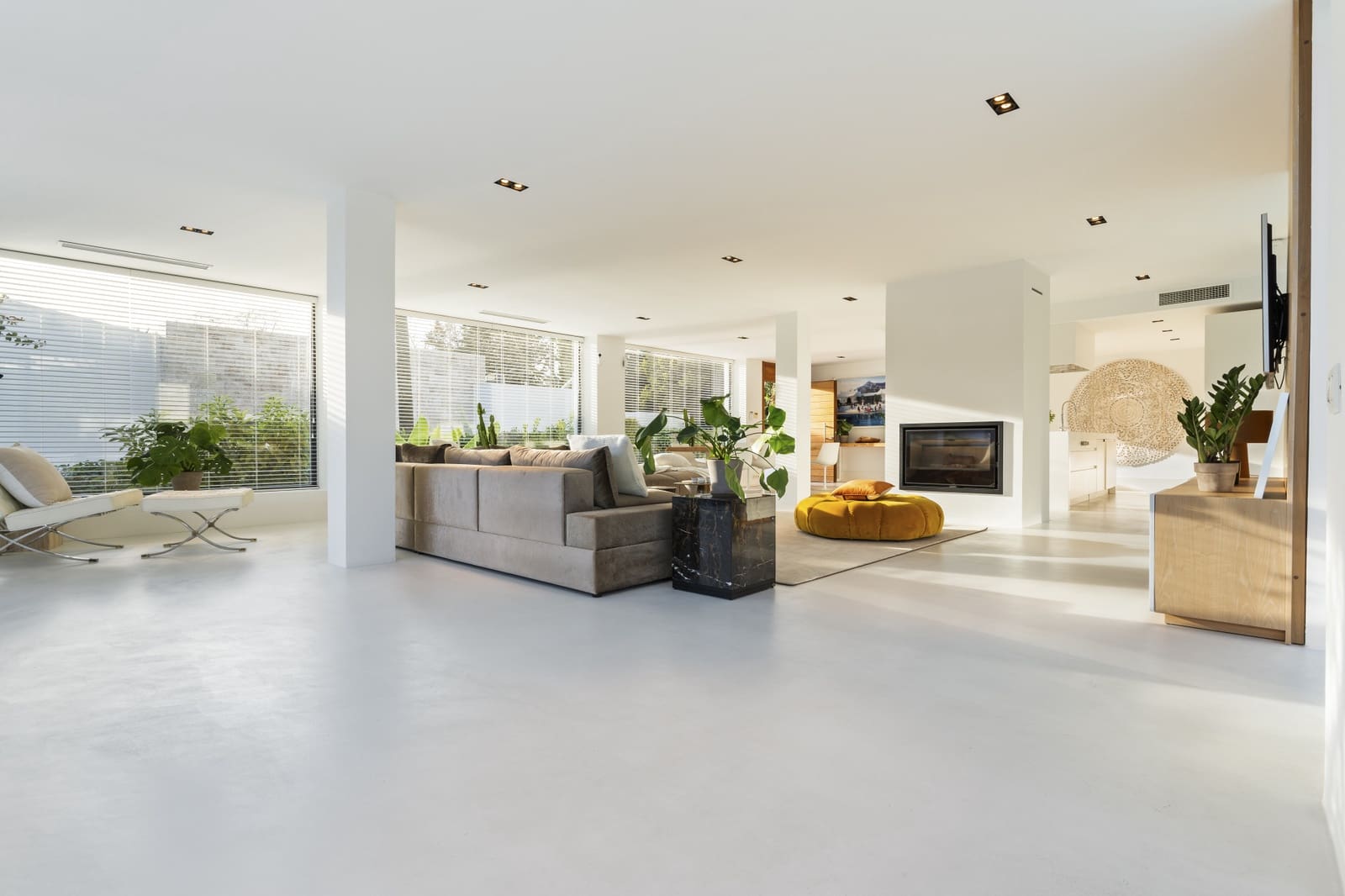 5 bedroom Villa for sale in Nueva Andalucia with pool garage - € 2,650,000 (Ref: 9891886)
