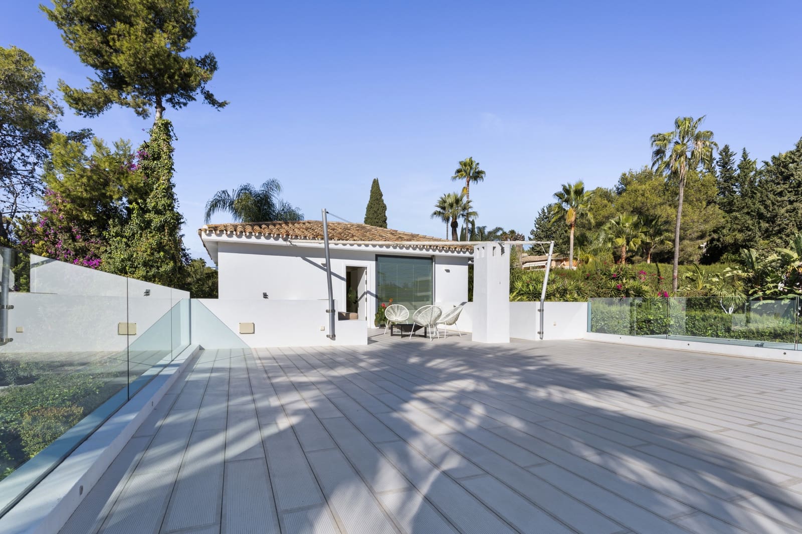 5 bedroom Villa for sale in Nueva Andalucia with pool garage - € 2,650,000 (Ref: 9891886)