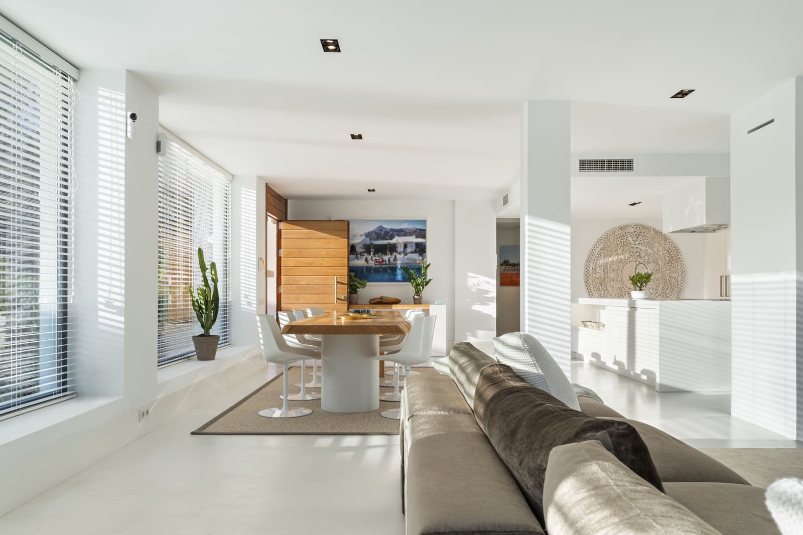 5 bedroom Villa for sale in Nueva Andalucia with pool garage - € 2,650,000 (Ref: 9891886)