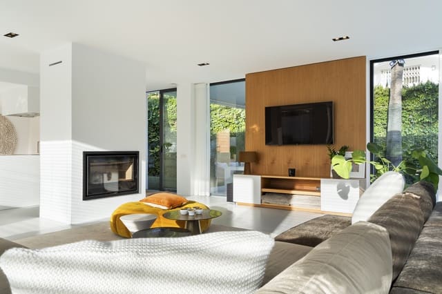 5 bedroom Villa for sale in Aloha Golf, Marbella with pool garage - € 2,650,000 (Ref: 9891886)