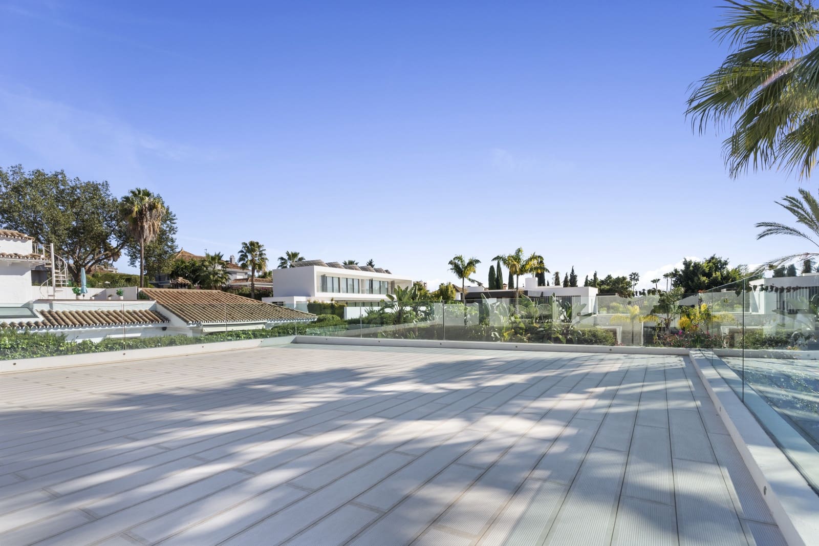 5 bedroom Villa for sale in Nueva Andalucia with pool garage - € 2,650,000 (Ref: 9891886)