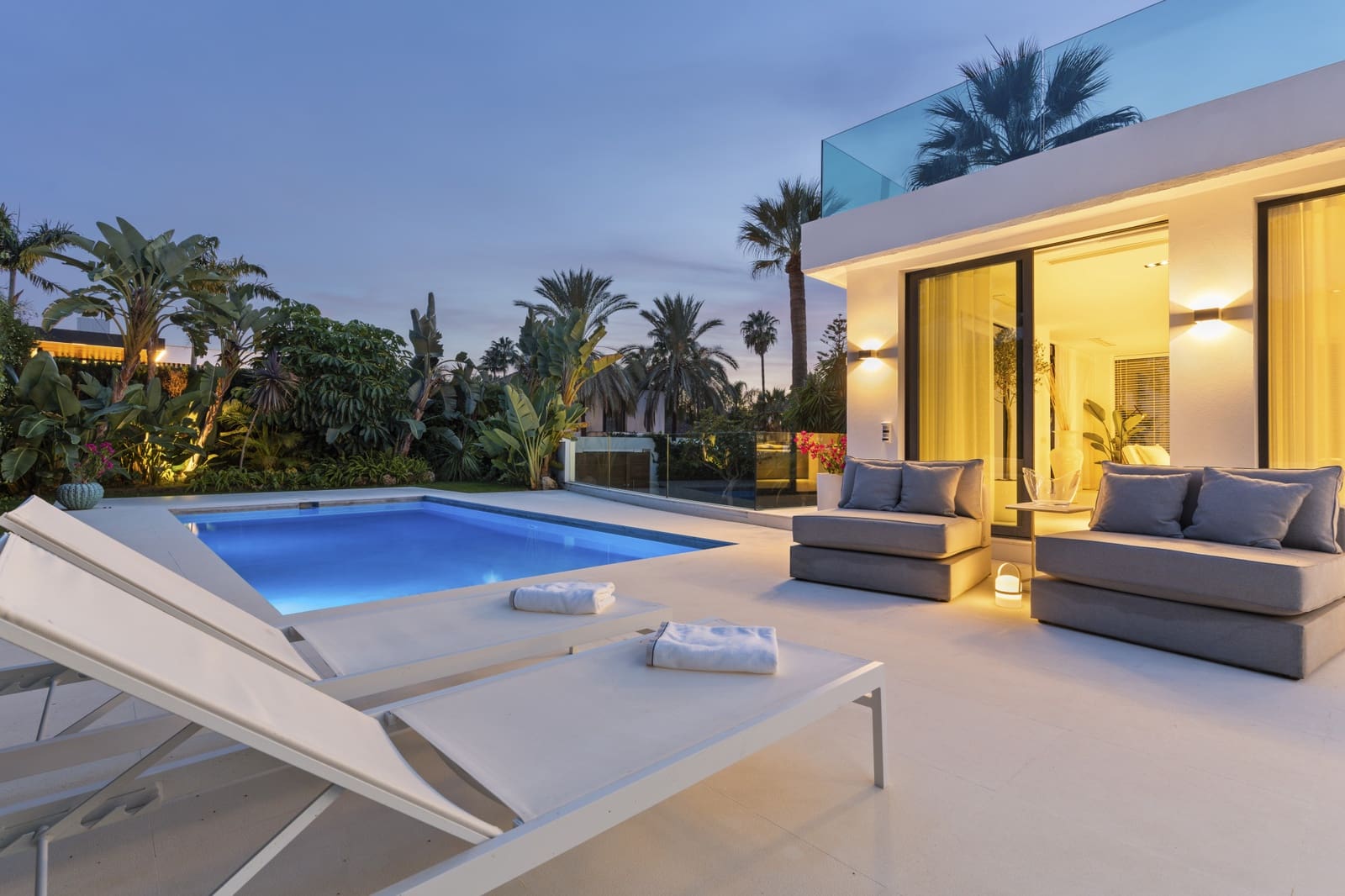5 bedroom Villa for sale in Nueva Andalucia with pool garage - € 2,650,000 (Ref: 9891886)