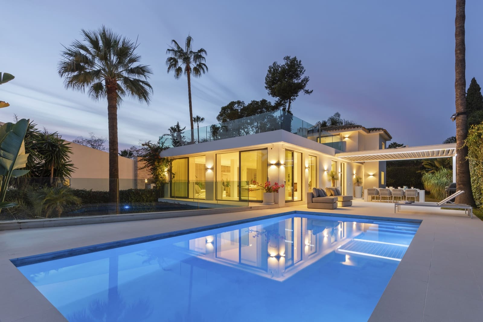 5 bedroom Villa for sale in Nueva Andalucia with pool garage - € 2,650,000 (Ref: 9891886)