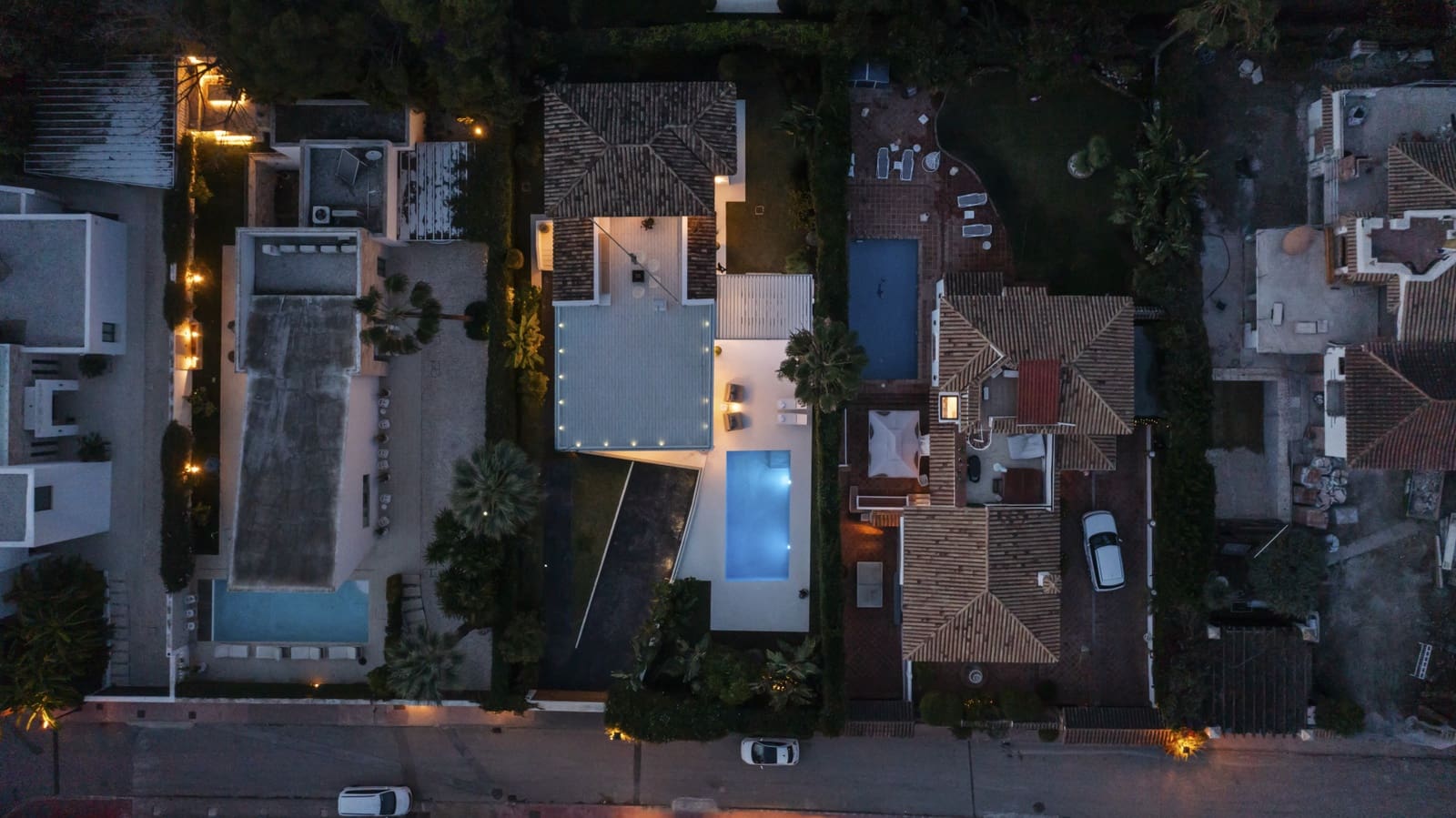 5 bedroom Villa for sale in Nueva Andalucia with pool garage - € 2,650,000 (Ref: 9891886)
