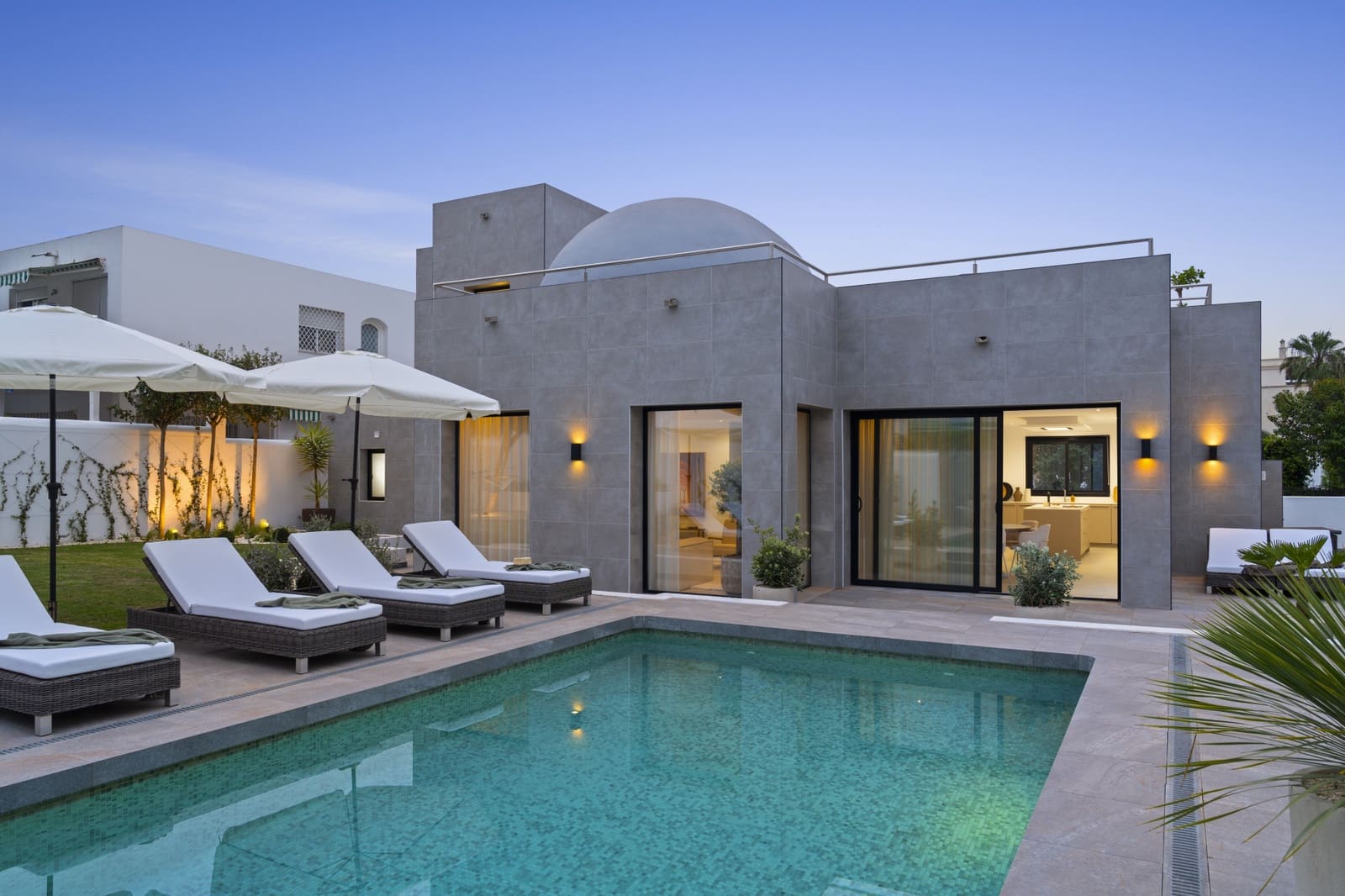 3 chambre Villa/Maison à vendre à Nueva Andalucia avec piscine garage - 1 625 000 € (Ref: 9891887)
