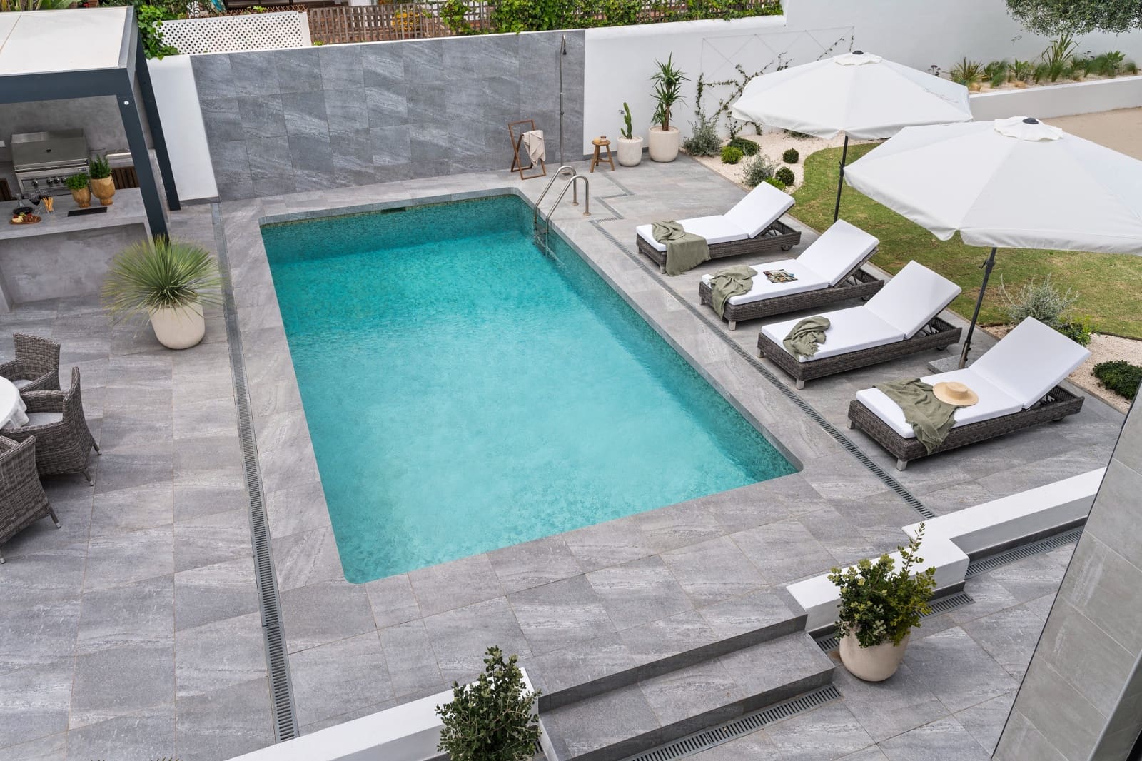 3 chambre Villa/Maison à vendre à Nueva Andalucia avec piscine garage - 1 625 000 € (Ref: 9891887)