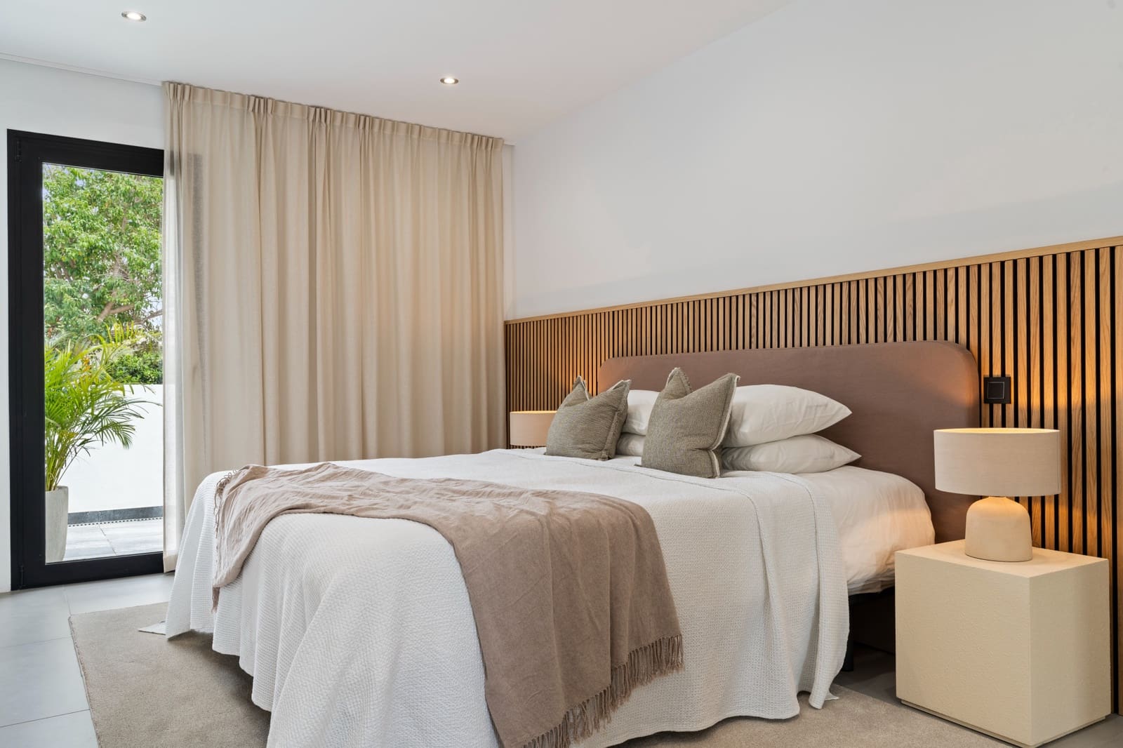 3 chambre Villa/Maison à vendre à Nueva Andalucia avec piscine garage - 1 625 000 € (Ref: 9891887)