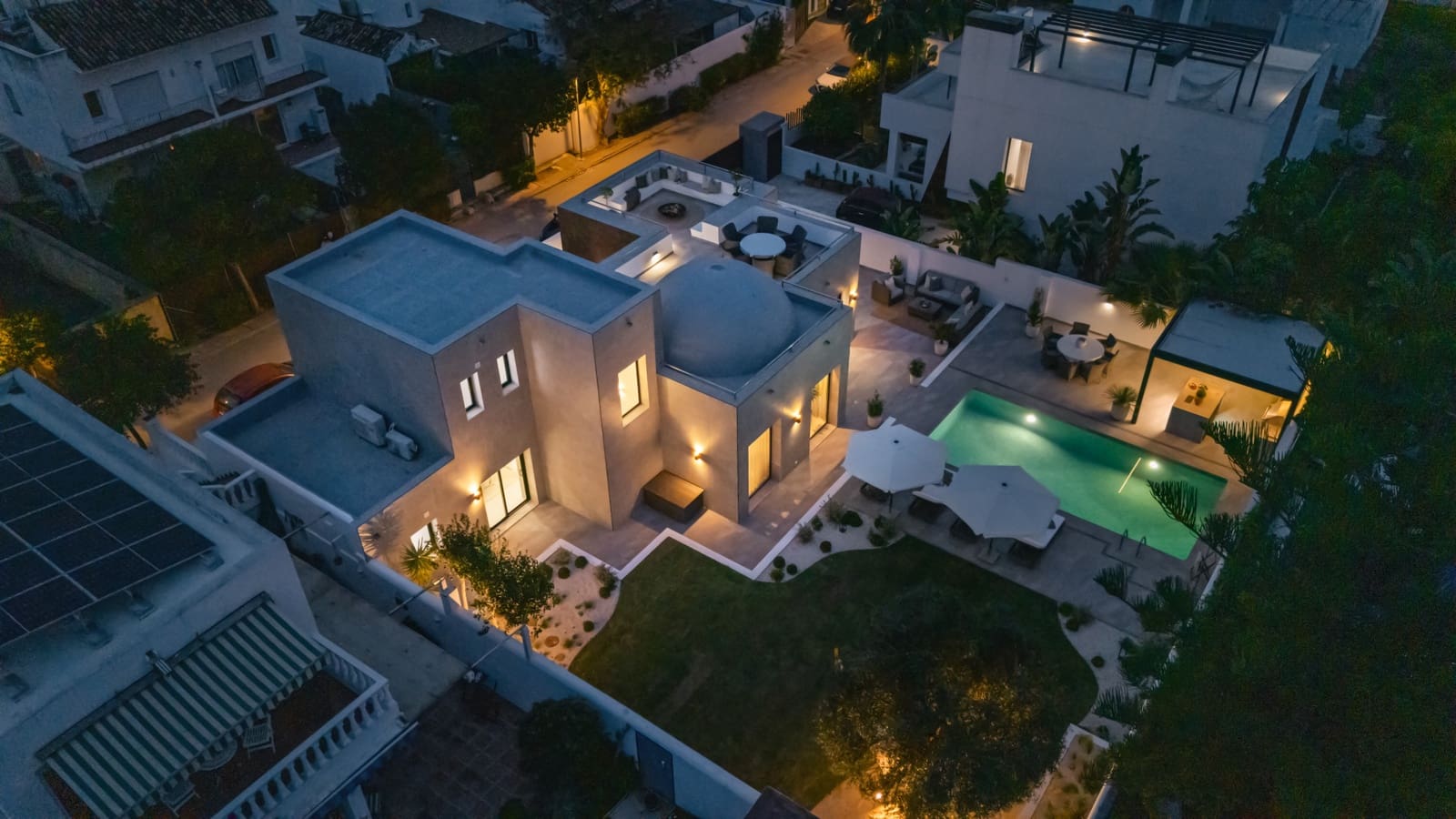 3 chambre Villa/Maison à vendre à Nueva Andalucia avec piscine garage - 1 625 000 € (Ref: 9891887)