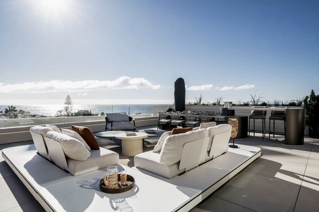 4 soverom Villa til salgs i Las Chapas, Marbella med svømmebasseng garasje - € 4 500 000 (Ref: 9891889)