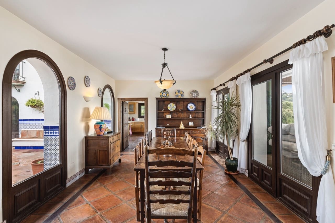 Chalet de 6 habitaciones en Istán en venta con piscina garaje - 4.995.000 € (Ref: 9891893)
