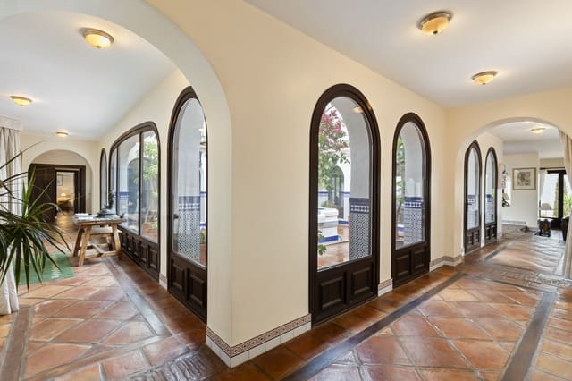 Chalet de 6 habitaciones en Istán en venta con piscina garaje - 4.995.000 € (Ref: 9891893)
