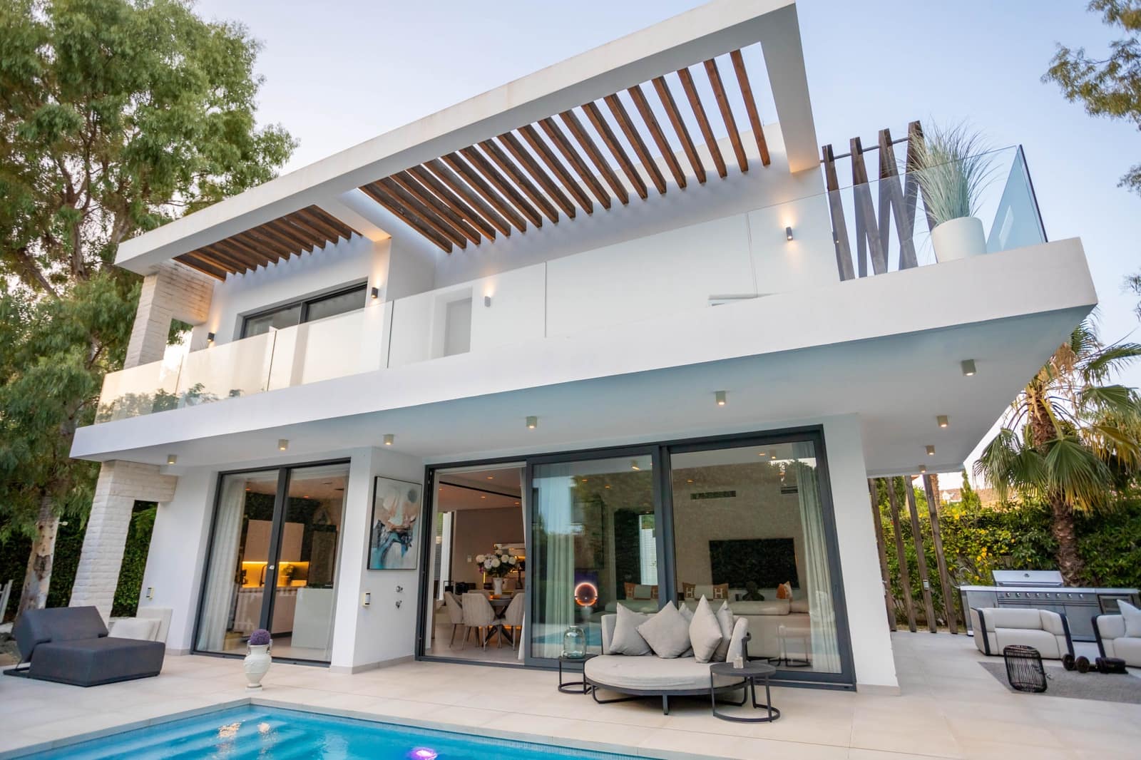 4 soveværelse Villa til salg i Estepona med swimmingpool garage - € 1.799.999 (Ref: 9894008)