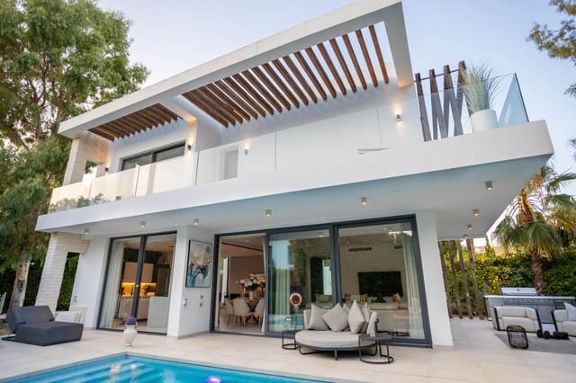 4 soveværelse Villa til salg i Nueva Atalaya, Estepona med swimmingpool garage - € 1.799.999 (Ref: 9894008)