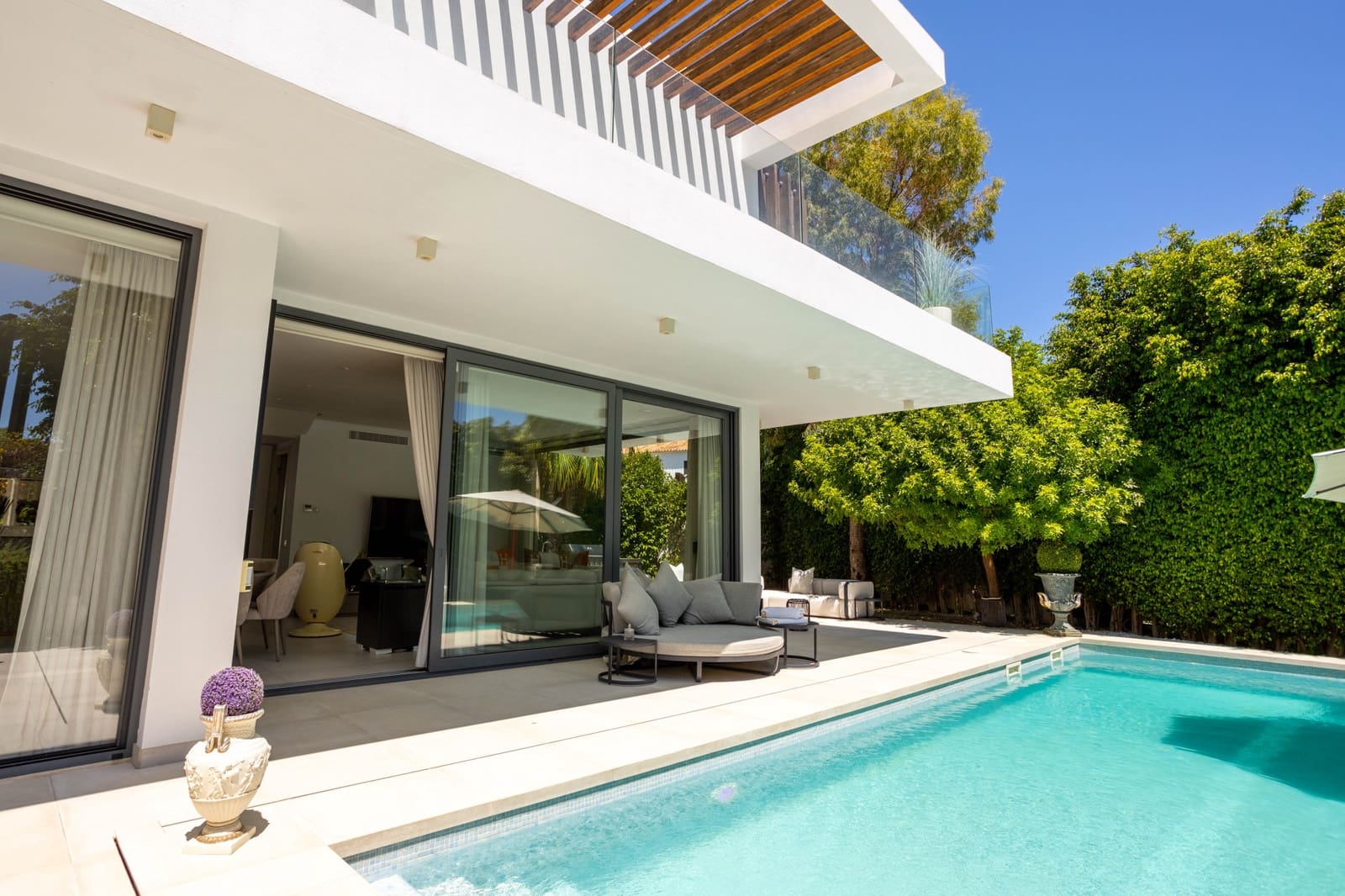 4 soveværelse Villa til salg i Estepona med swimmingpool garage - € 1.799.999 (Ref: 9894008)