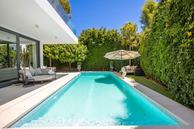 4 soveværelse Villa til salg i Nueva Atalaya, Estepona med swimmingpool garage - € 1.799.999 (Ref: 9894008)