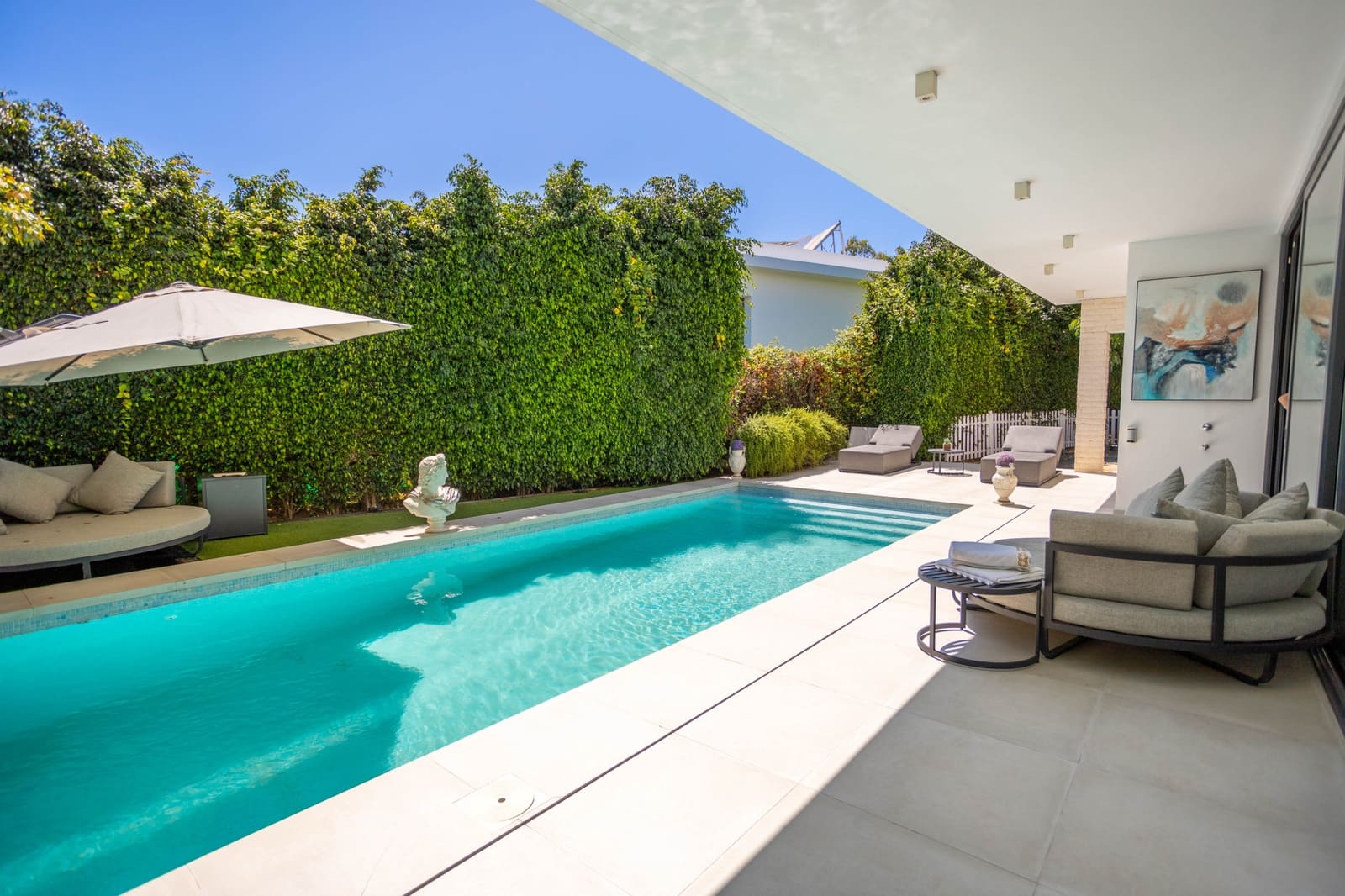 4 soveværelse Villa til salg i Estepona med swimmingpool garage - € 1.799.999 (Ref: 9894008)