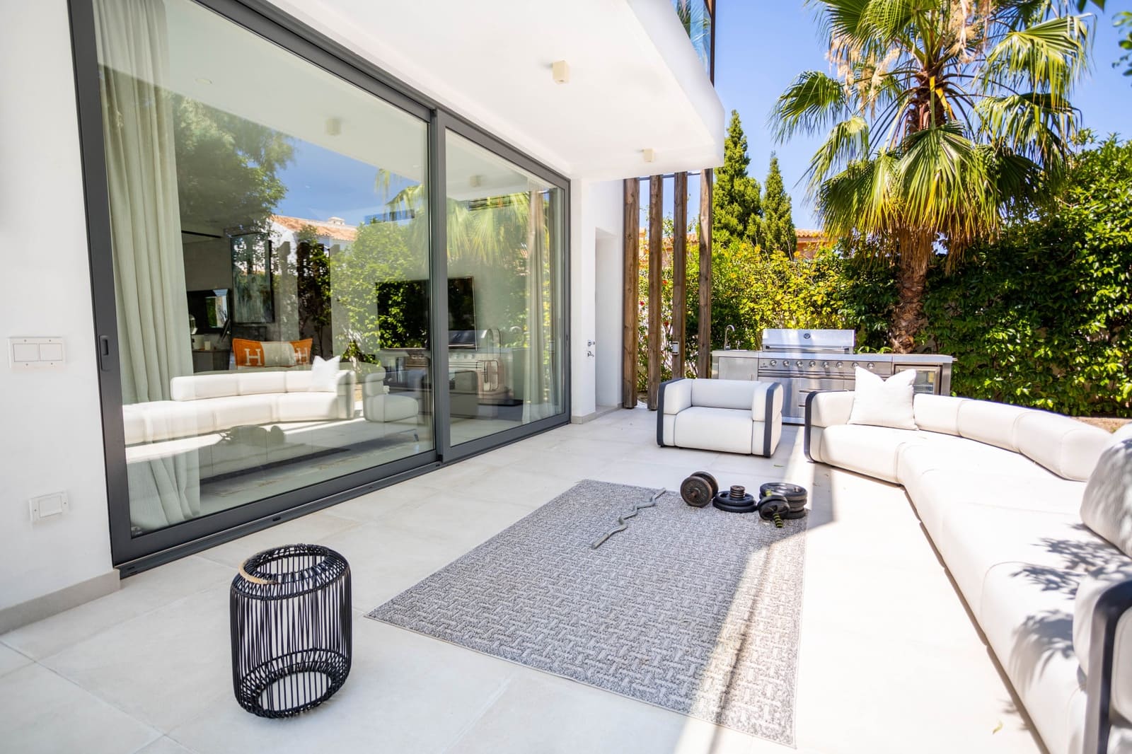 4 soveværelse Villa til salg i Estepona med swimmingpool garage - € 1.799.999 (Ref: 9894008)