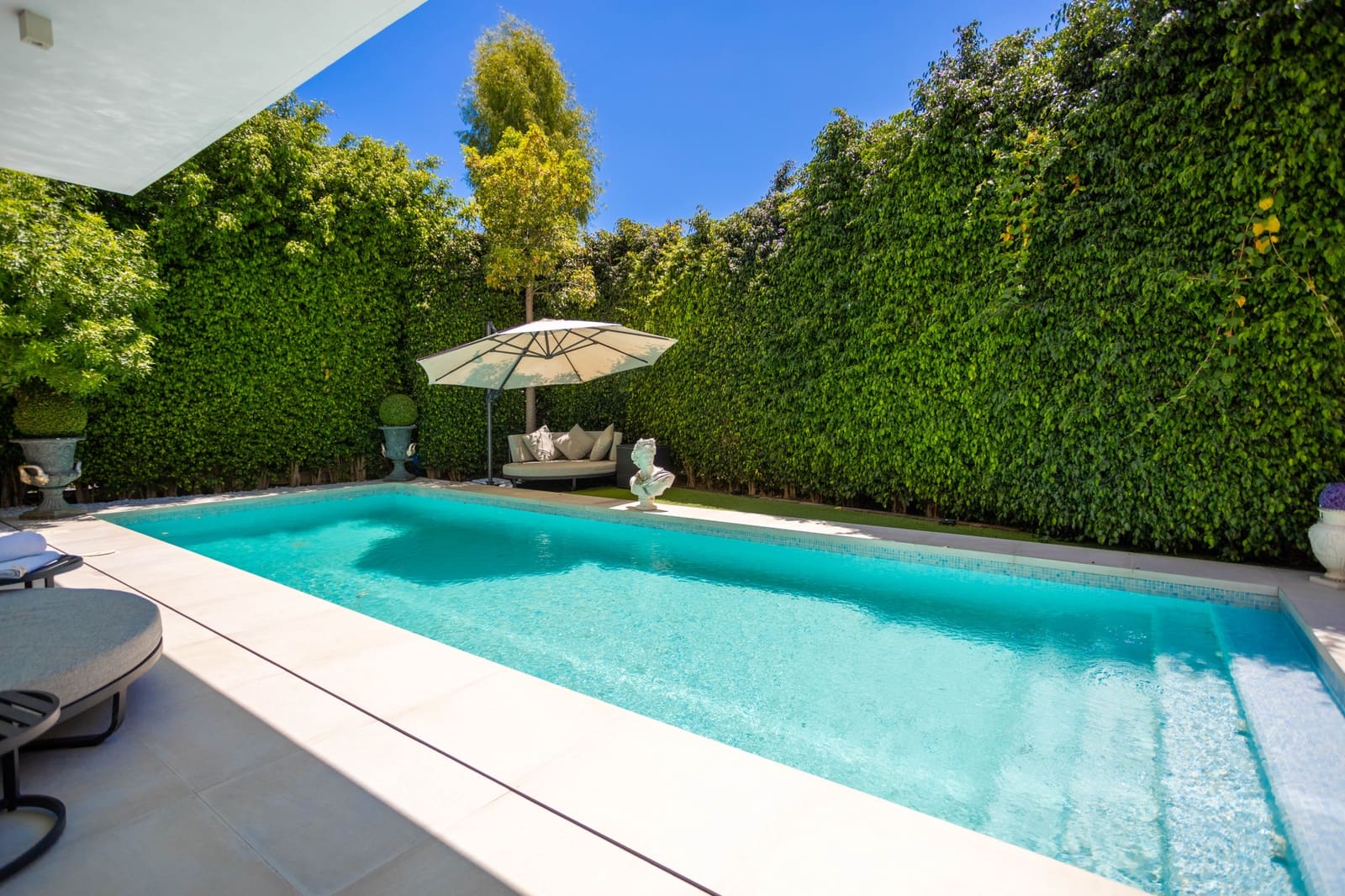 4 soveværelse Villa til salg i Estepona med swimmingpool garage - € 1.799.999 (Ref: 9894008)