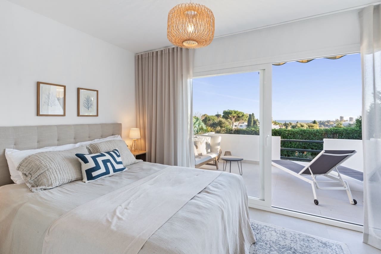 4 slaapkamer Huis te koop in Nueva Andalucia met zwembad garage - € 749.000 (Ref: 9894009)