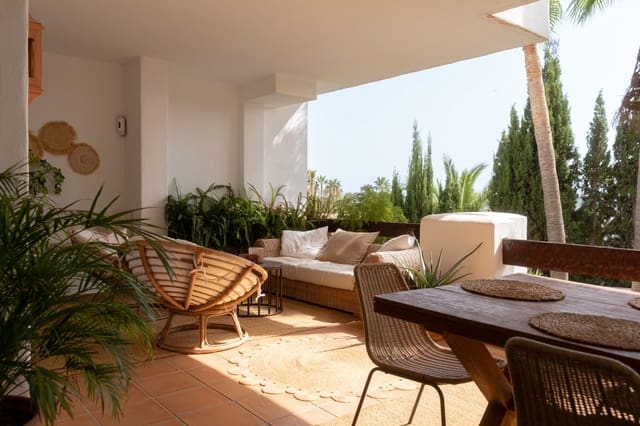 2 sypialnia Apartament na sprzedaż w Aloha Golf, Marbella z basenem garażem - 595 000 € (Ref: 9894011)