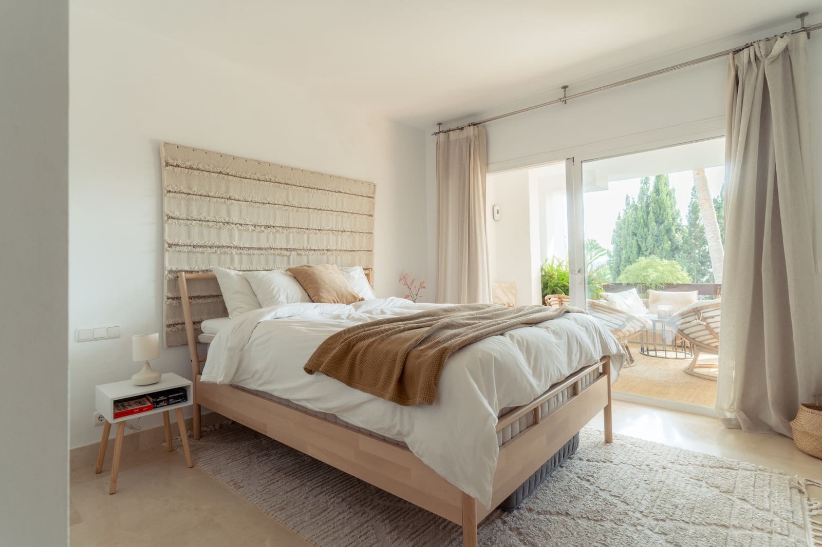 2 sypialnia Apartament na sprzedaż w Nueva Andalucia z basenem garażem - 595 000 € (Ref: 9894011)