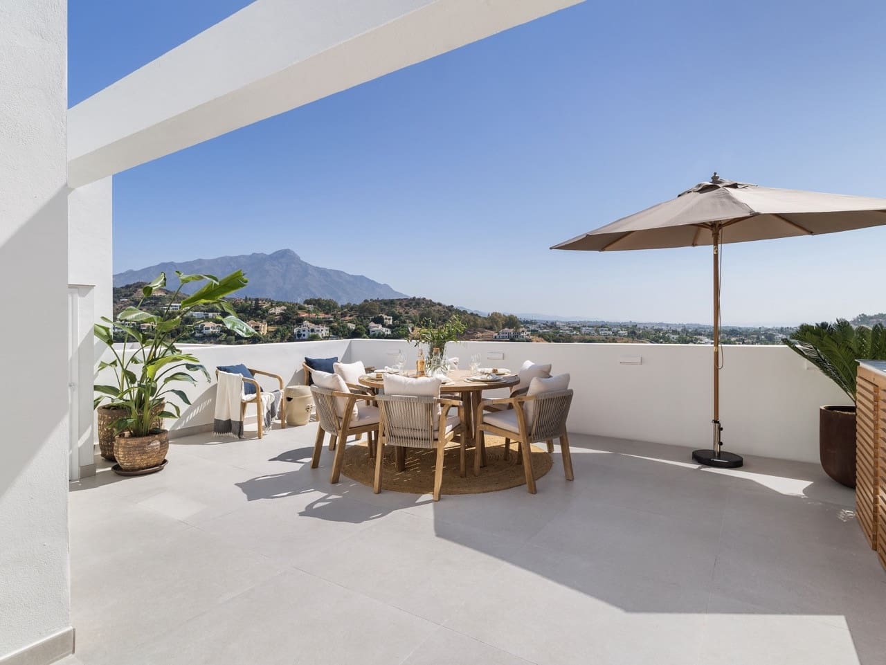 4 Zimmer Haus zu verkaufen in La Quinta mit Pool Garage - 1.349.000 € (Ref: 9894012)