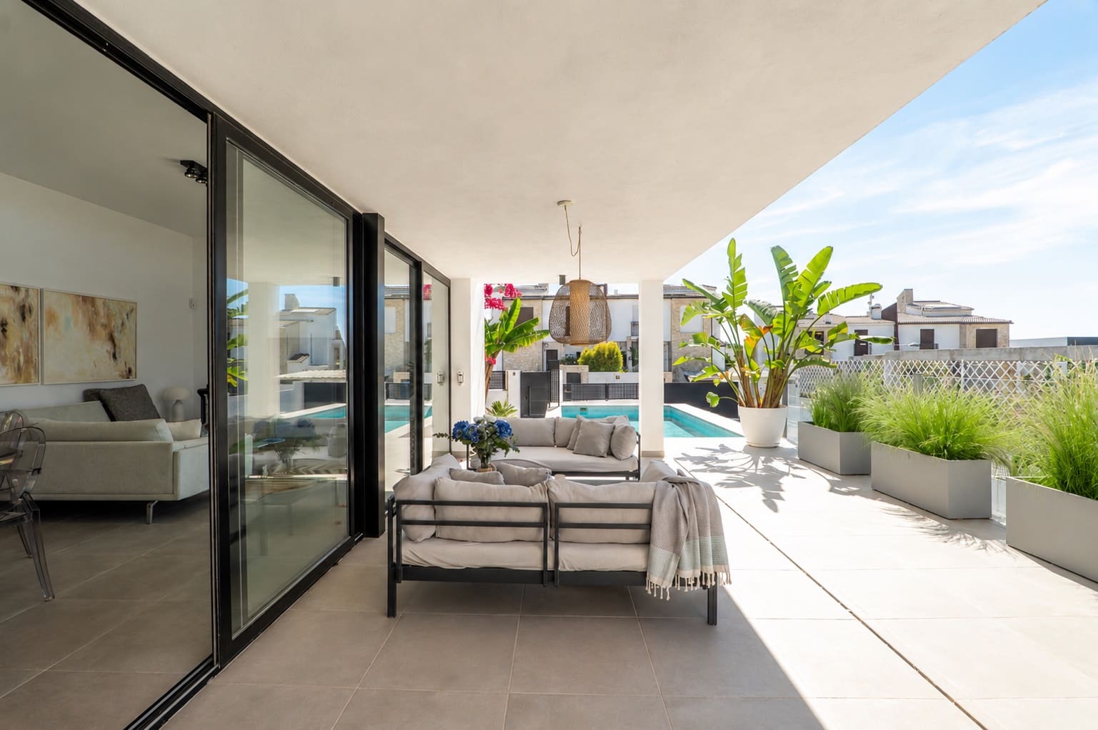3 Zimmer Villa zu verkaufen in Estepona mit Pool Garage - 890.000 € (Ref: 9943932)
