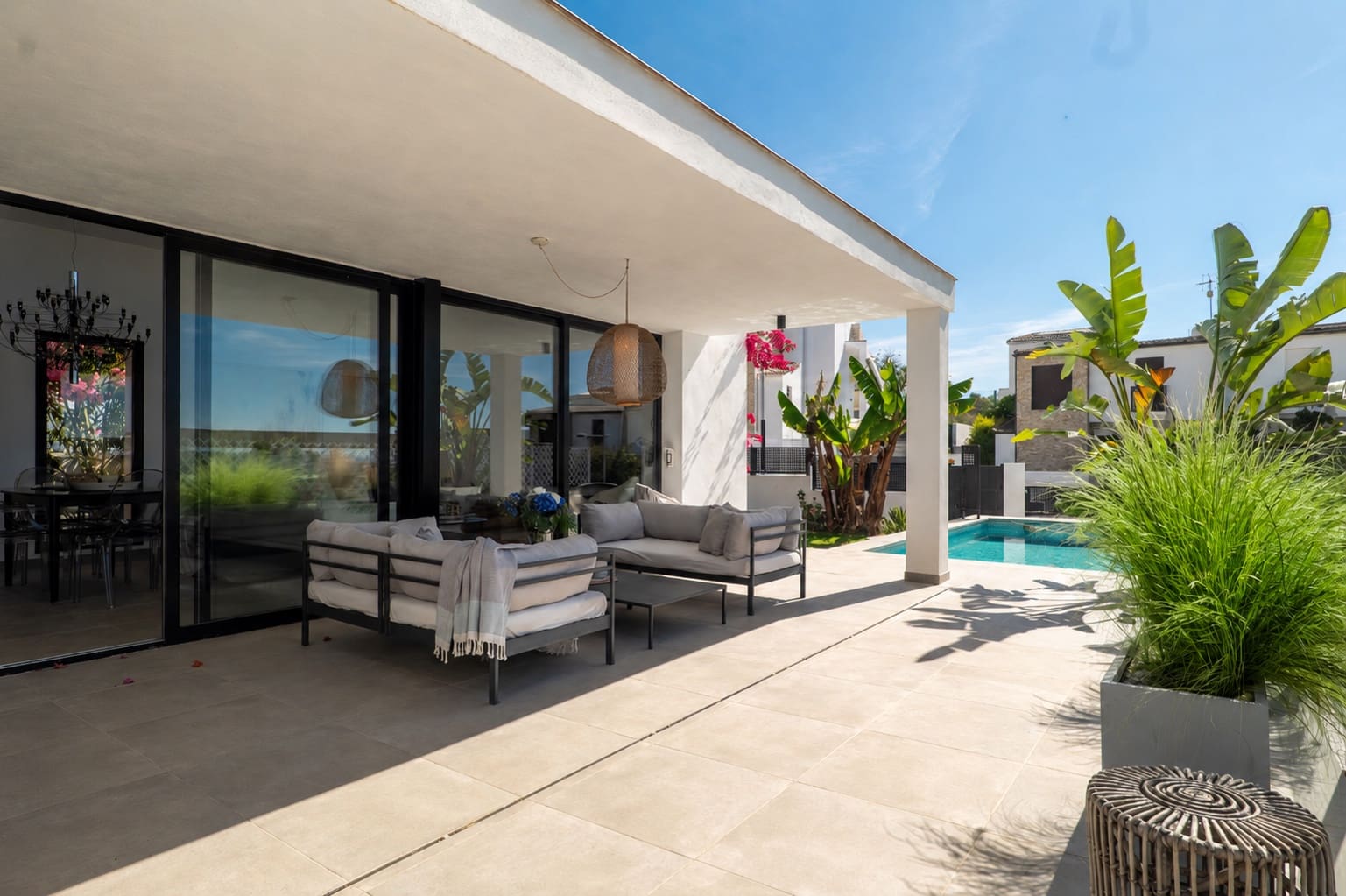 3 Zimmer Villa zu verkaufen in Estepona mit Pool Garage - 890.000 € (Ref: 9943932)
