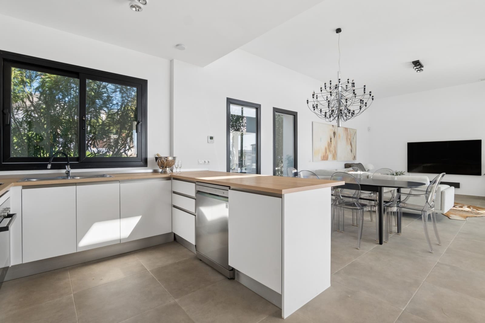 3 Zimmer Villa zu verkaufen in Estepona mit Pool Garage - 890.000 € (Ref: 9943932)