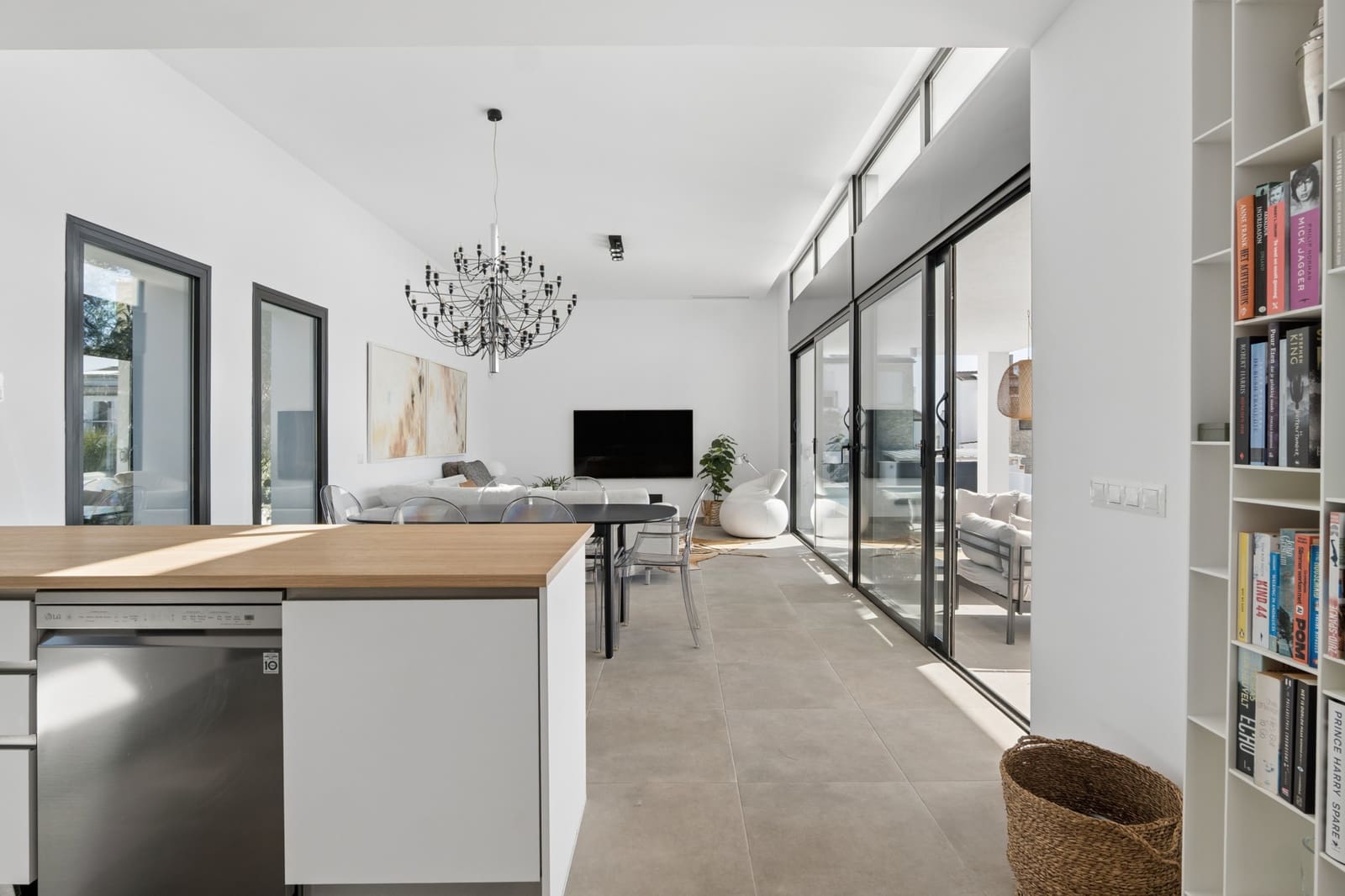 3 Zimmer Villa zu verkaufen in Estepona mit Pool Garage - 890.000 € (Ref: 9943932)