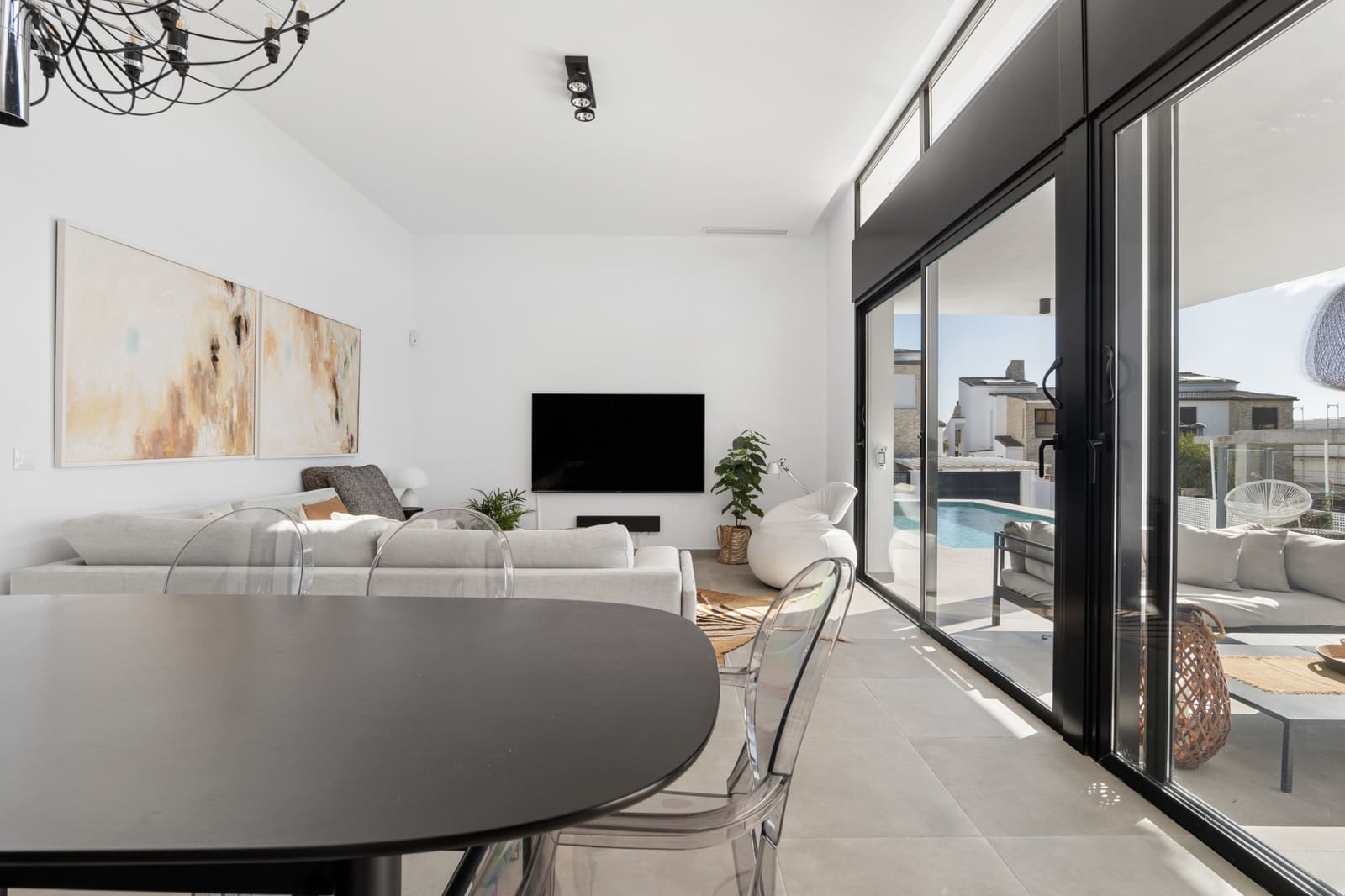 3 Zimmer Villa zu verkaufen in Estepona mit Pool Garage - 890.000 € (Ref: 9943932)