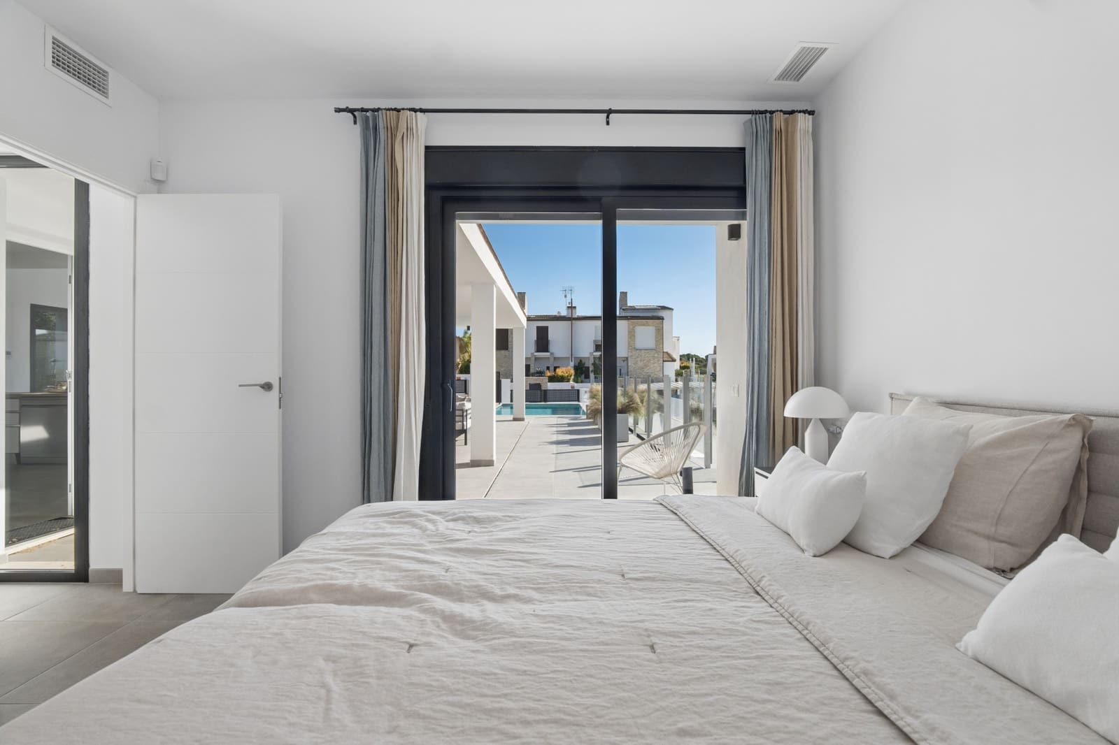 3 Zimmer Villa zu verkaufen in Estepona mit Pool Garage - 890.000 € (Ref: 9943932)