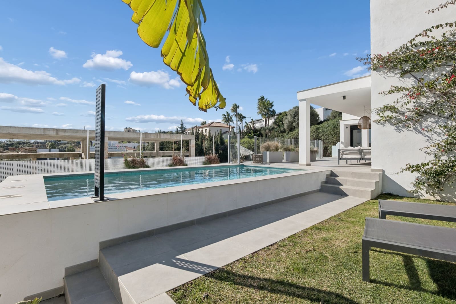 3 Zimmer Villa zu verkaufen in Estepona mit Pool Garage - 890.000 € (Ref: 9943932)