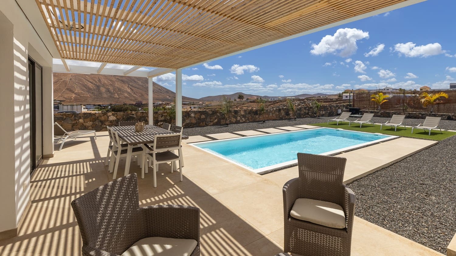 4 bedroom Villa for sale in La Oliva with pool - € 795,000 (Ref: 9844703)