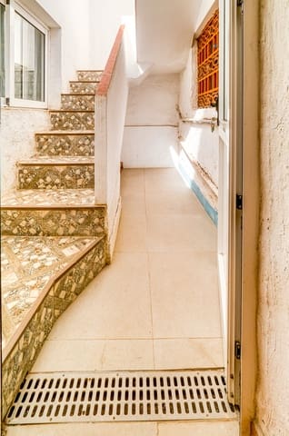 Casa de 6 habitaciones en Puerto del Rosario en venta - 295.000 € (Ref: 9974263)