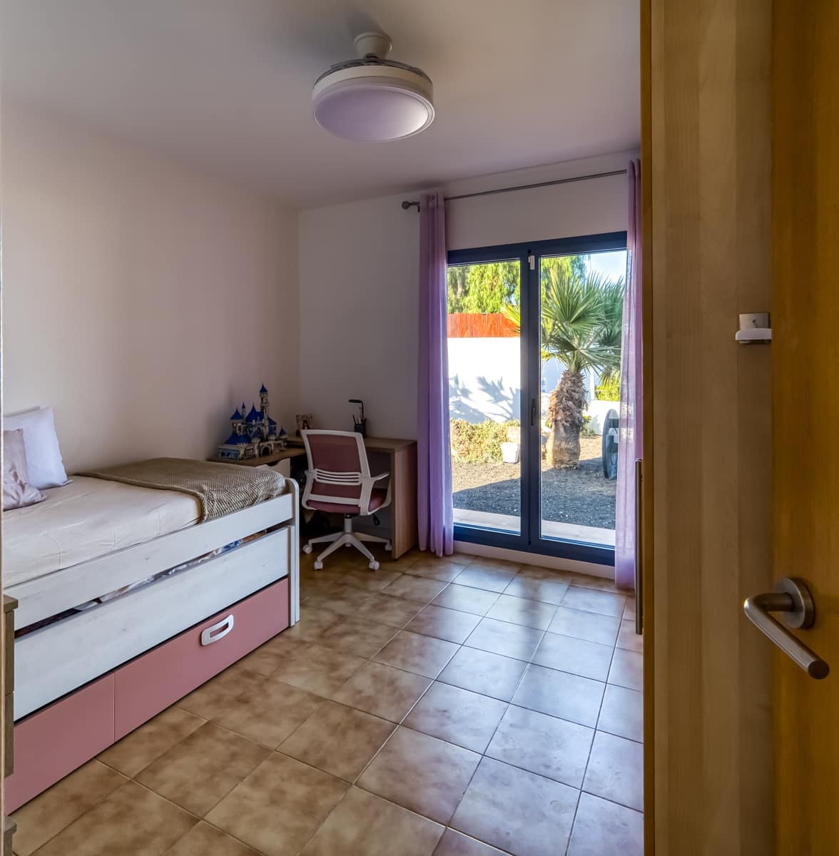 Casa de 3 habitaciones en Caleta de Fuste en venta con piscina - 269.000 € (Ref: 9974432)