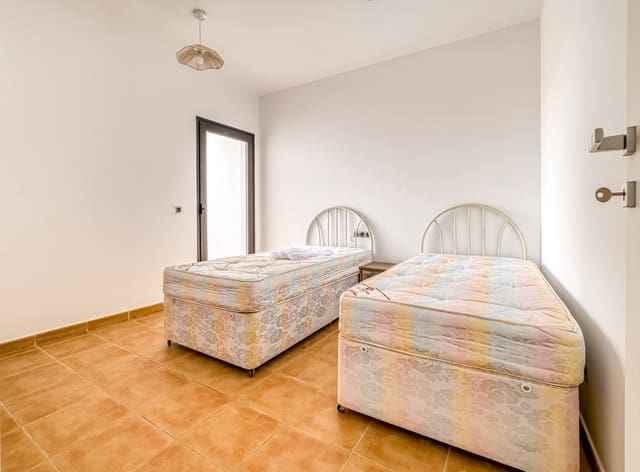 3 soverom Rekkehus til salgs i La Oliva med garasje - € 249 000 (Ref: 9991773)