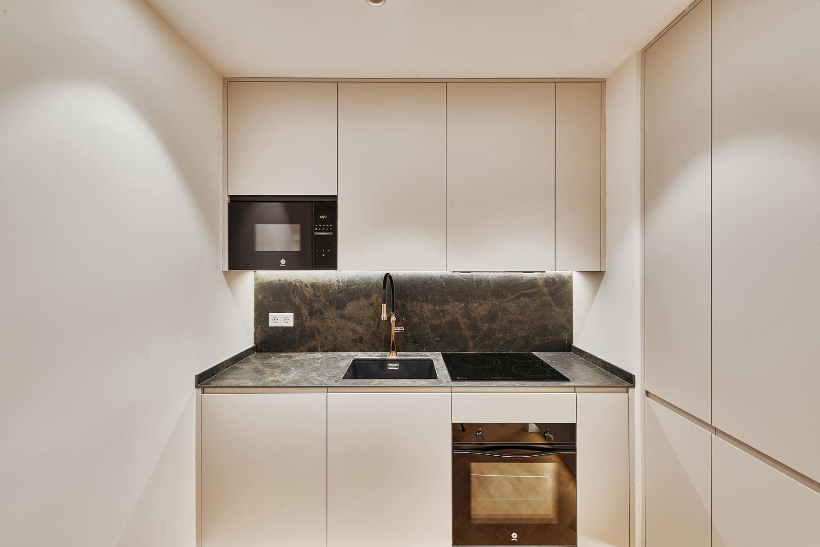 5 bedroom Apartment for sale in Madrid city with garage - € 5,709,000 (Ref: 9880284)