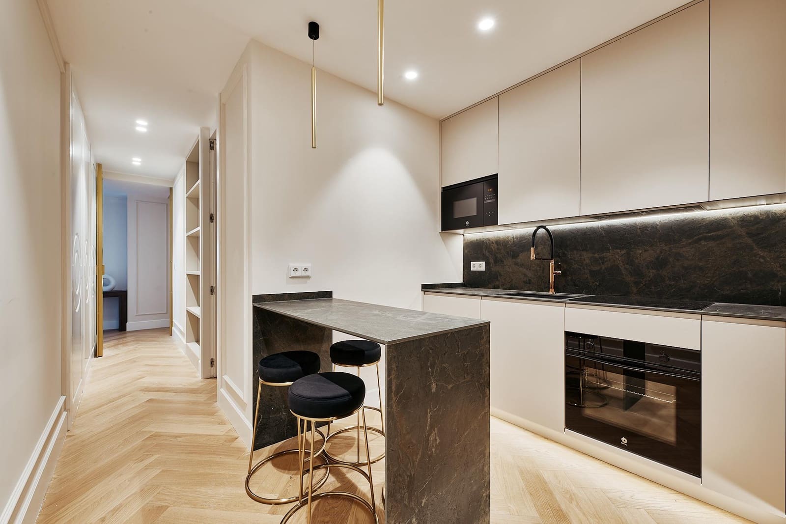 5 bedroom Apartment for sale in Madrid city with garage - € 5,709,000 (Ref: 9880284)