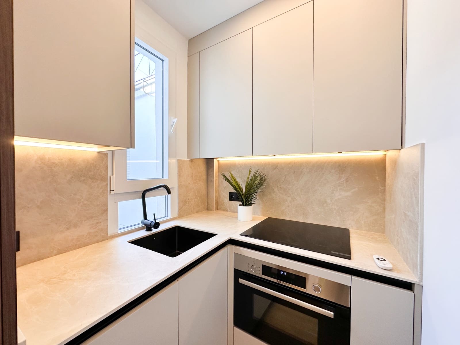 2 bedroom Apartment for sale in Madrid city - € 790,000 (Ref: 9882185)