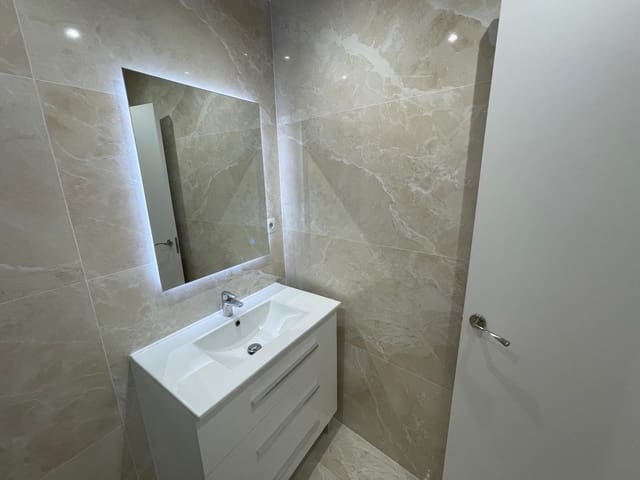 Apartamento de 2 habitaciones en Embajadores, Madrid ciudad en venta - 385.000 € (Ref: 9892652)